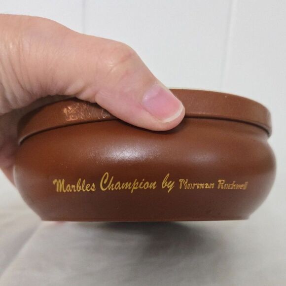 Norman Rockwell Marbles Champion, 1939 Collector Tin In perfect condition - Picture 3 of 4